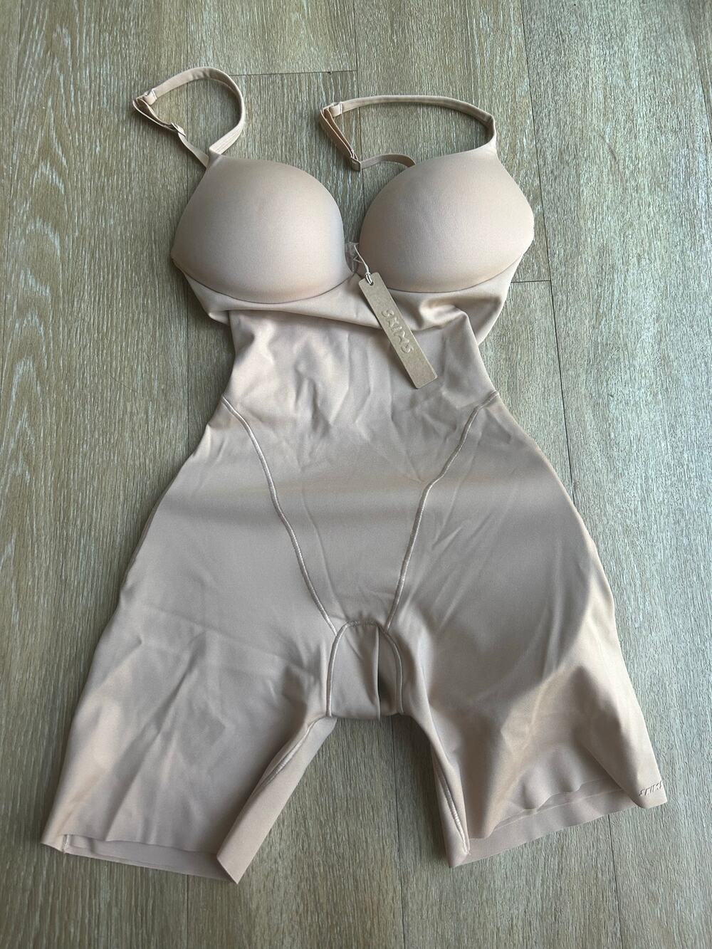 SKIMS NWT nude Mid-Thigh Bodysuit Shapewear Sculpting Bra Tummy Control luxury
